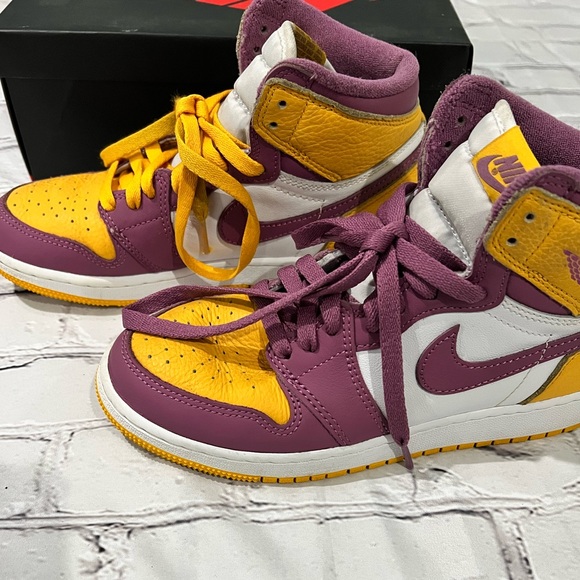 Jordan 1 Retro High OG - Picture 5 of 12